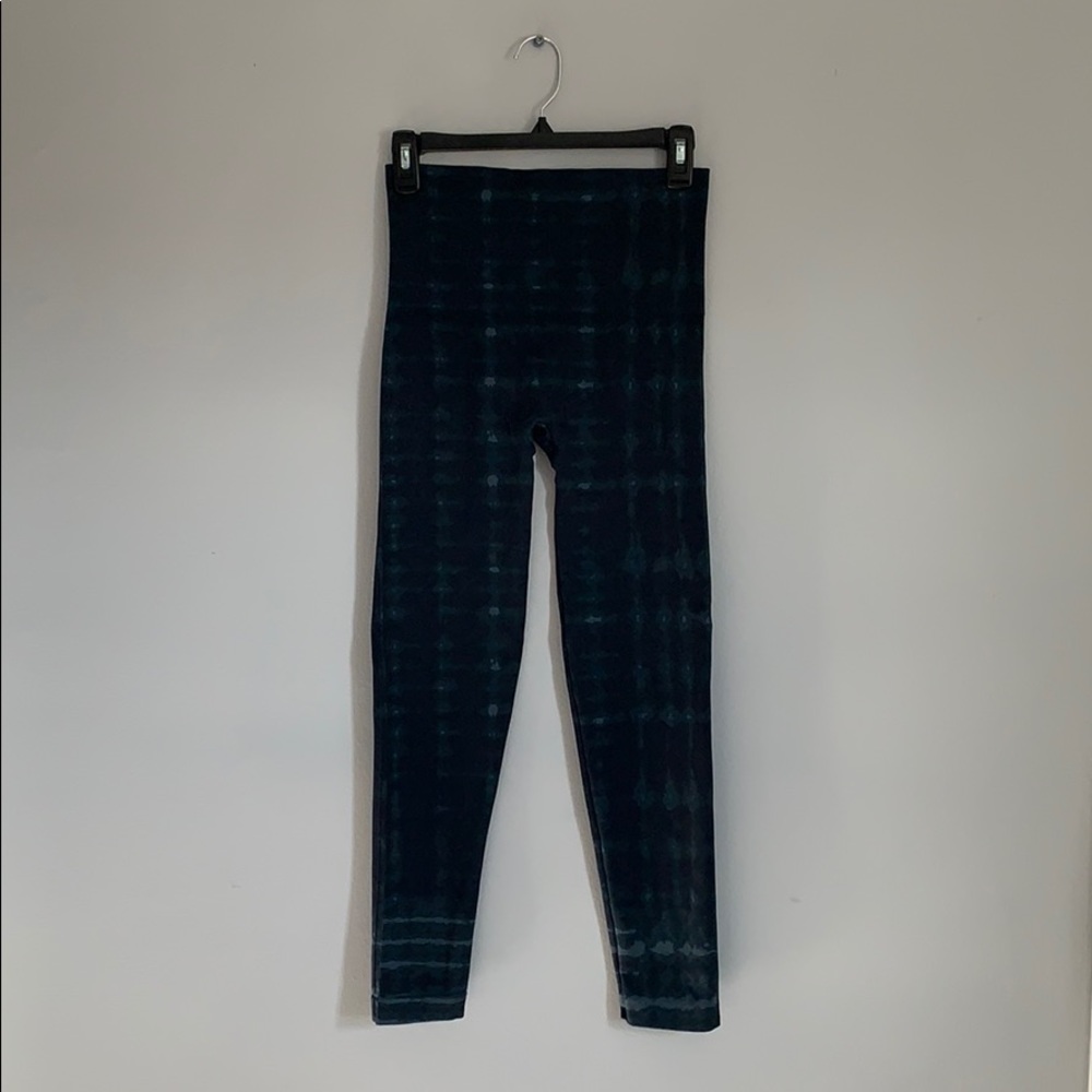 SPANX Tie Dye Form Fitting Leggings